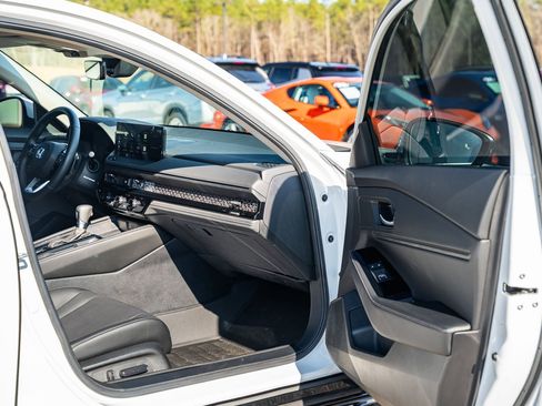 Used 2025 Honda Accord Touring image 11