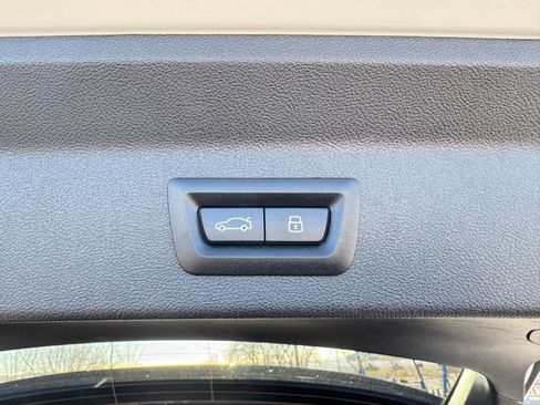 Used 2024 BMW X3 xDrive30i w/ Premium Essential Package image 9