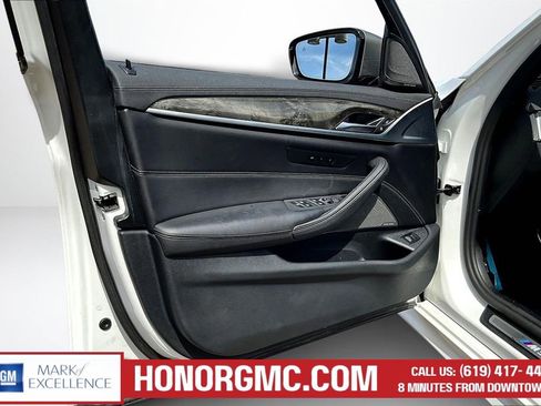 Used 2023 BMW M550i xDrive AWD/4WD image 19