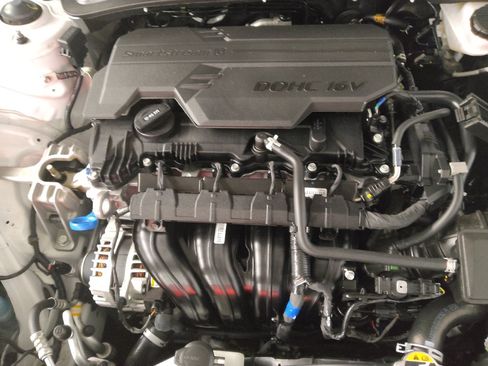 Used 2025 Hyundai Elantra SE FWD image 30
