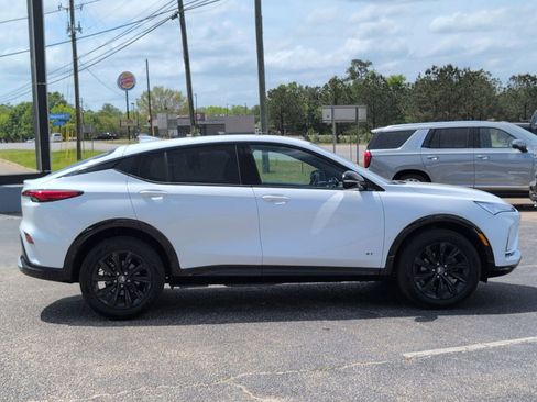 Used 2025 Buick Envista Sport Touring image 4