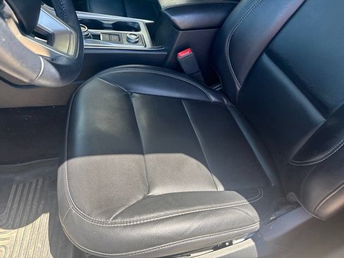 Used 2021 Ford Explorer XLT w/ Equipment Group 202A AWD/4WD image 12