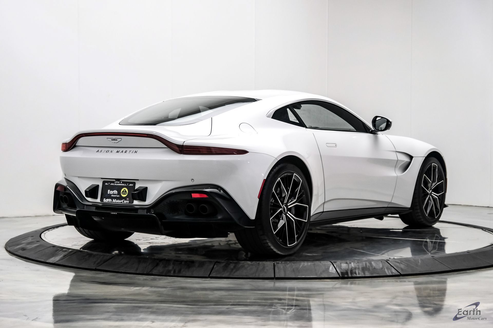 Used 2022 Aston Martin V8 Vantage Coupe RWD image 20