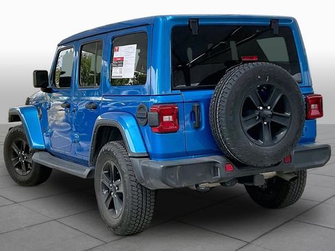 Used 2022 Jeep Wrangler Unlimited Sahara AWD/4WD image 11