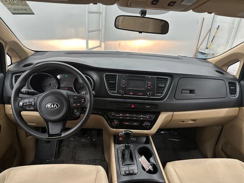 Used 2016 Kia Sedona LX w/ Option Group 020 FWD image 21