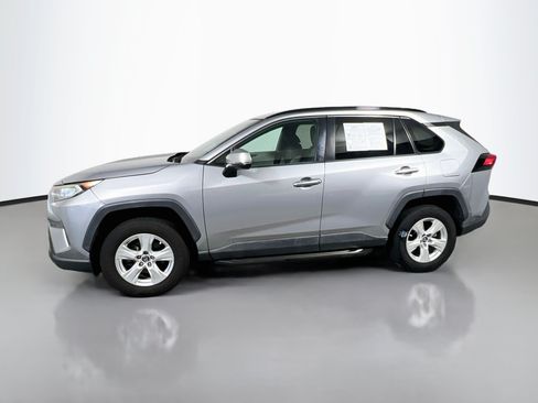 Used 2019 Toyota RAV4 XLE w/ Convenience Package FWD image 9