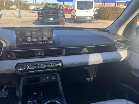 Used 2023 Honda Pilot Touring image 16