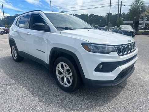 Used 2024 Jeep Compass Latitude AWD/4WD image 3