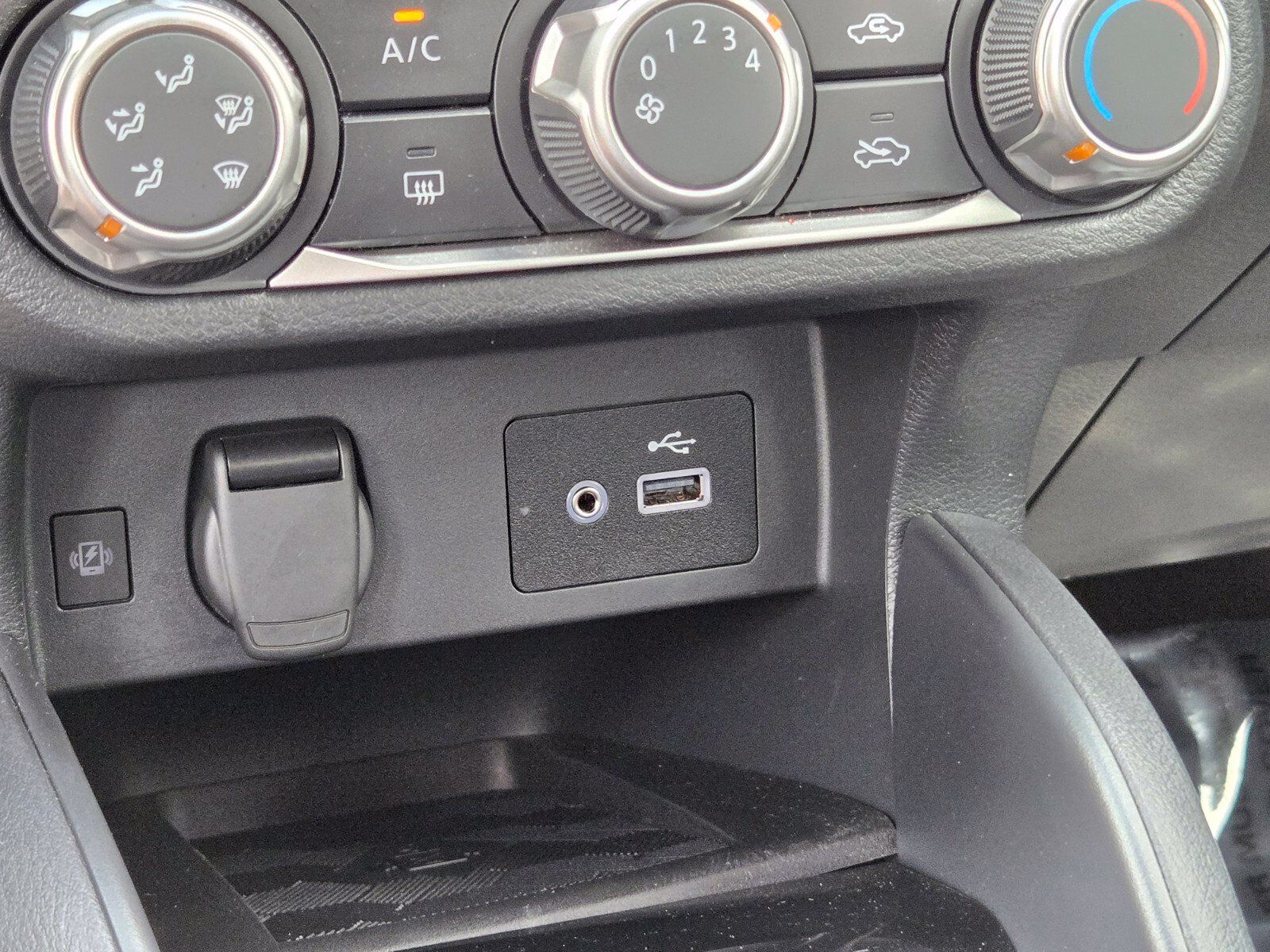 Used 2025 Nissan Versa SV w/ Trunk Package FWD image 24