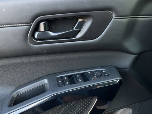 Used 2025 Nissan Pathfinder SV FWD image 20