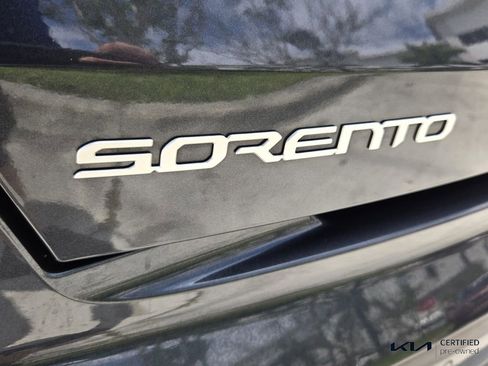 Certified 2023 Kia Sorento SX FWD image 17