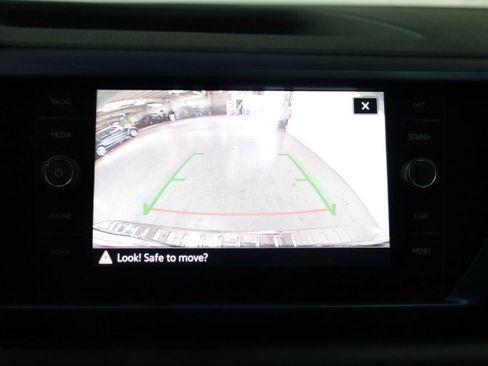 Used 2022 Volkswagen Taos SE image 16