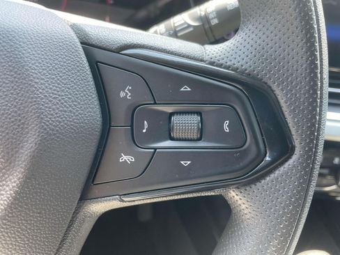 Used 2025 Chevrolet Trax LT FWD image 21