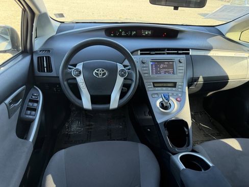 Used 2014 Toyota Prius Plug-In Hybrid image 15