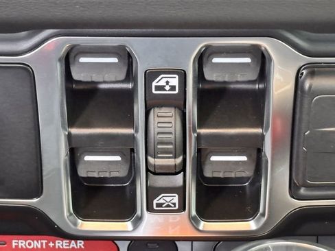 New 2025 Jeep Wrangler Unlimited Rubicon w/ XTREMEE 35" Tire Package image 17