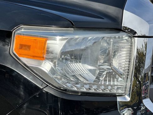 Used 2015 Toyota Tundra SR5 w/ SR5 Upgrade Package image 9