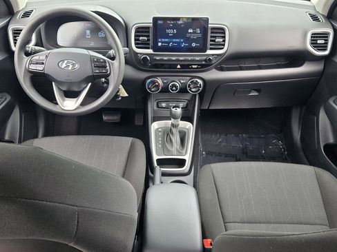 Certified 2025 Hyundai Venue SE image 12