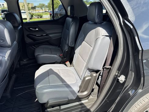 Used 2018 Chevrolet Traverse Premier w/ Driver Confidence II Package FWD image 22