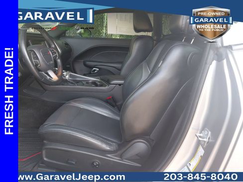 Used 2016 Dodge Challenger SXT Plus RWD image 2
