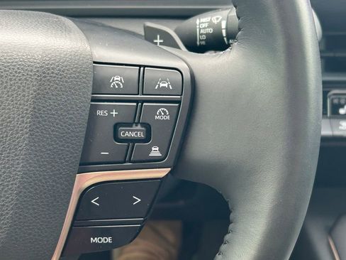 Used 2023 Toyota Crown Platinum image 40