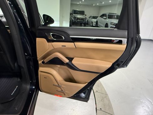 Used 2016 Porsche Cayenne S AWD/4WD image 33