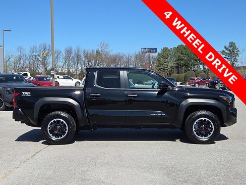 Used 2024 Toyota Tacoma TRD Off-Road image 6
