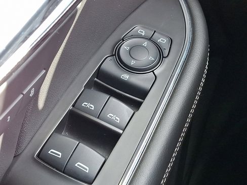 Used 2023 Buick Envision Essence image 24