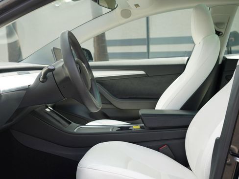 Used 2023 Tesla Model 3 Standard Range RWD image 5