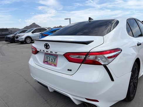 Used 2020 Toyota Camry SE w/ Carpet Mat Package FWD image 4