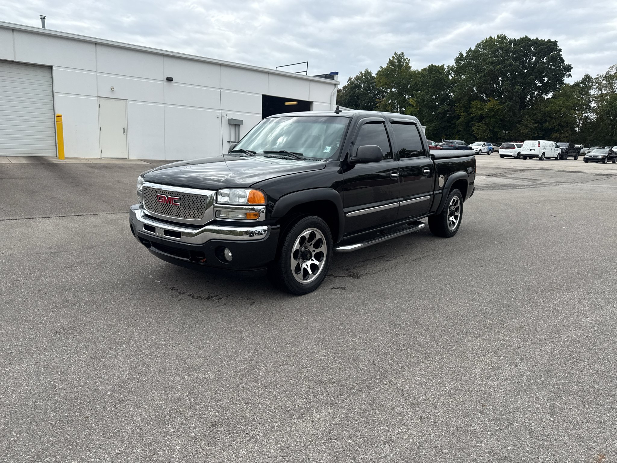 Used 2007 GMC Sierra 1500 SLE AWD/4WD image 2