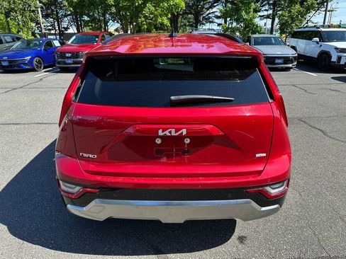 Used 2023 Kia Niro SX Touring FWD image 5