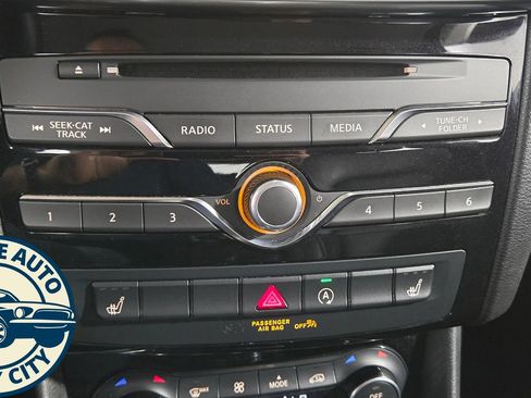 Used 2018 INFINITI QX30 AWD image 15