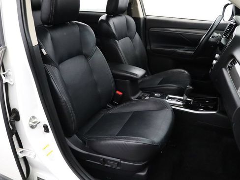 Used 2020 Mitsubishi Outlander SE AWD/4WD image 18