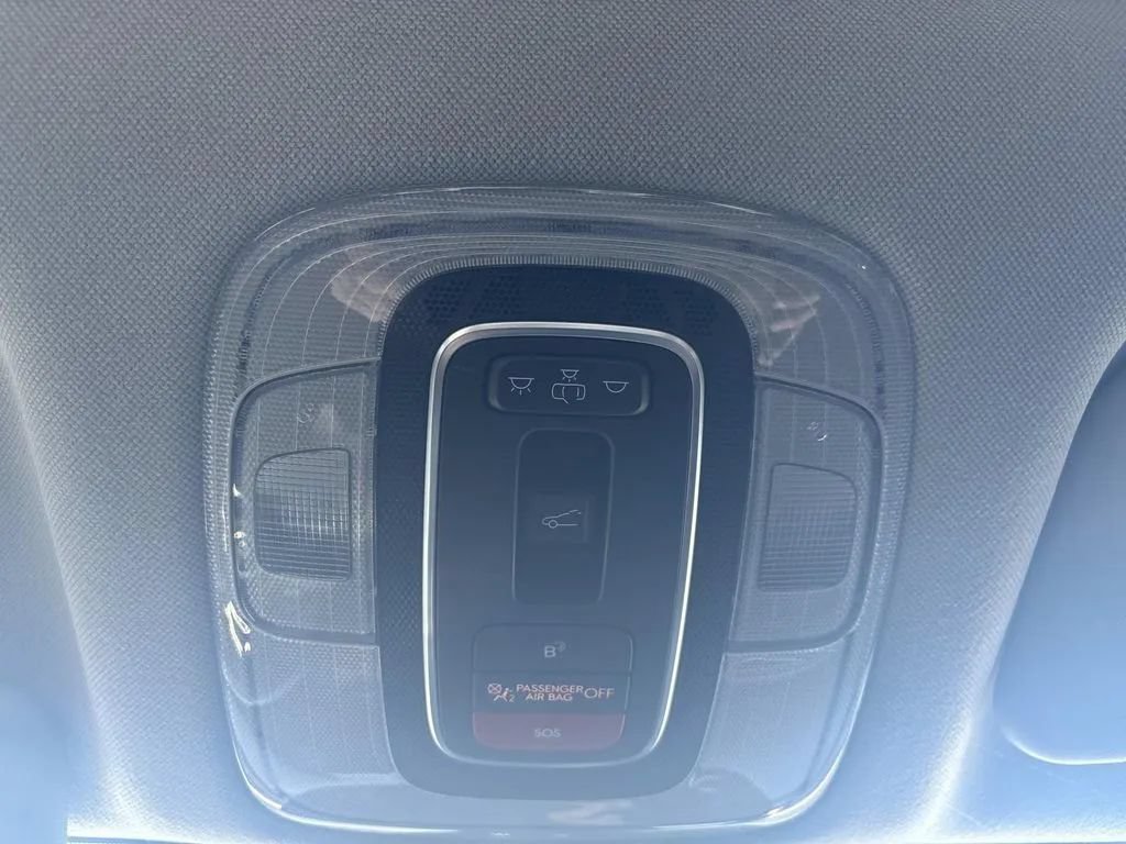 Used 2023 Hyundai Elantra Limited w/ Preferred Accessory Package FWD image 16
