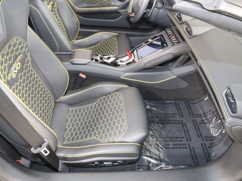Used 2023 Lamborghini Huracan EVO image 18