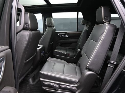 Used 2021 Chevrolet Tahoe Premier w/ Premium Package AWD/4WD image 23
