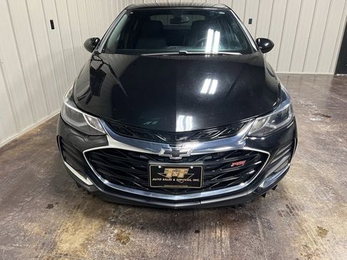 Used 2019 Chevrolet Cruze LT image 2