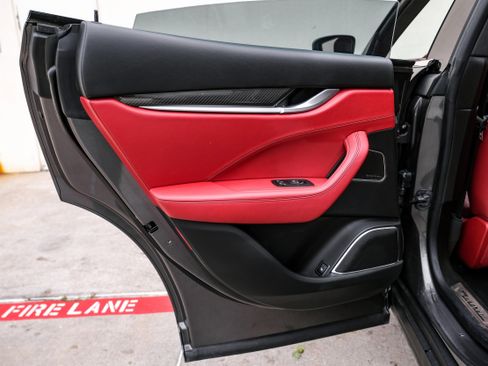 Used 2017 Maserati Levante w/ Luxury Package image 44