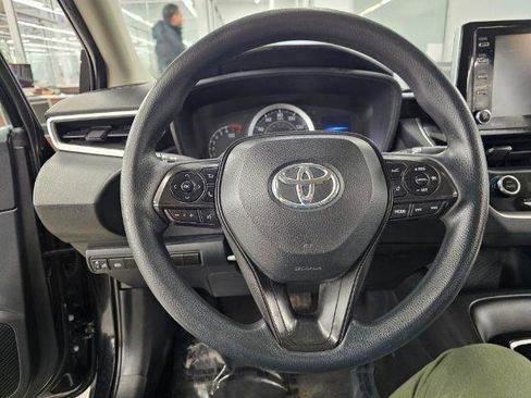 Used 2021 Toyota Corolla LE image 10