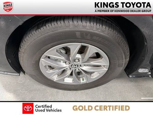 Used 2023 Toyota Sienna XLE FWD image 34