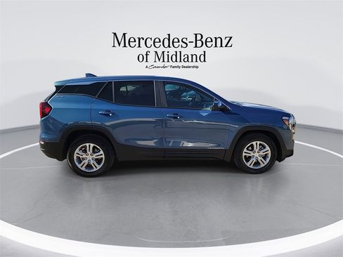 Used 2024 GMC Terrain SLE image 9