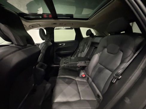 Used 2019 Volvo XC60 T5 Momentum w/ Multimedia Package AWD/4WD image 27