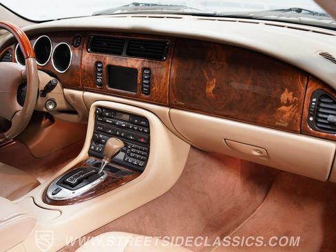Used 2004 Jaguar XK8 Convertible RWD image 40