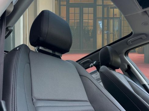 New 2025 Land Rover Discovery Sport S image 25