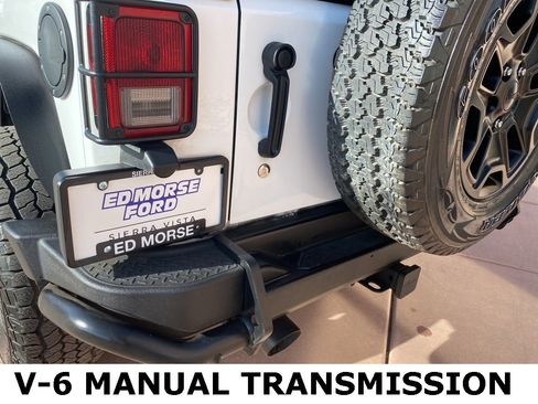 Used 2013 Jeep Wrangler Unlimited Sahara image 8