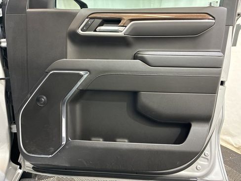 Used 2022 Chevrolet Silverado 1500 LT AWD/4WD image 9