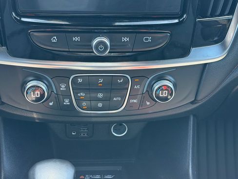 Used 2023 Chevrolet Traverse RS AWD/4WD image 16