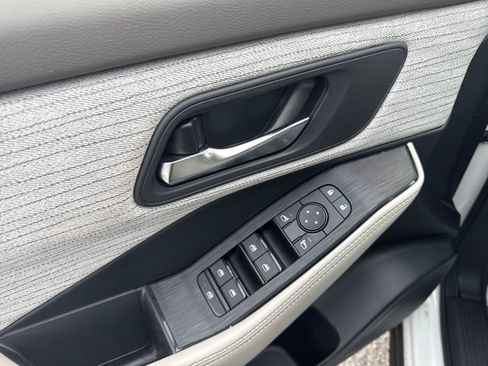 Certified 2023 Nissan Rogue SV FWD image 12