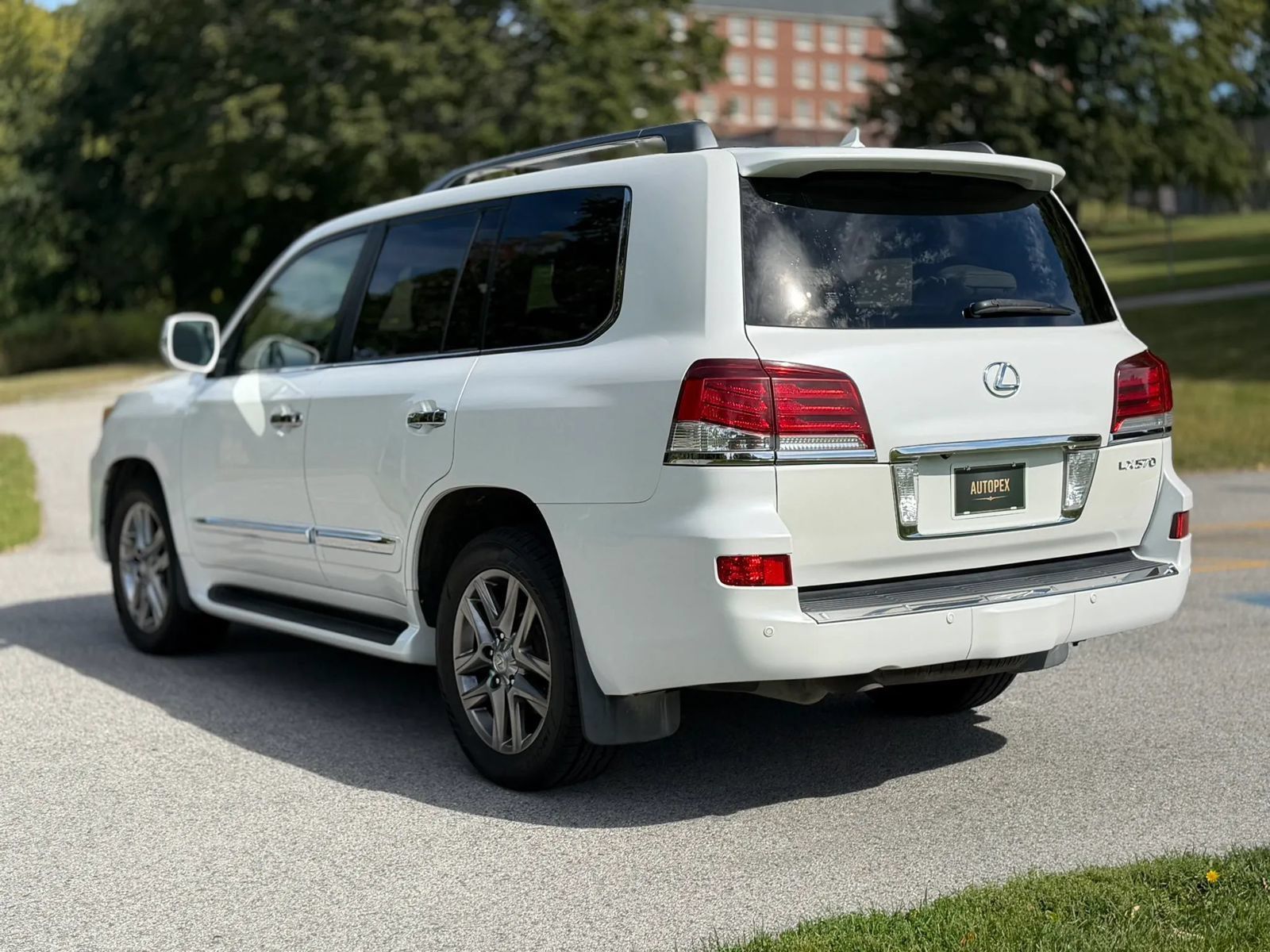 Used 2013 Lexus LX 570 4WD w/ Luxury Pkg image 11