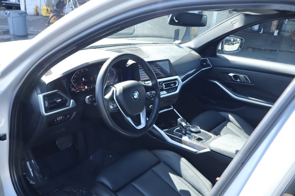 Used 2020 BMW 330i Sedan w/ Driving Assistance Package RWD image 19